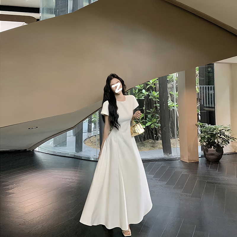白色短袖连衣裙子女2026夏季新款法式高级感气质礼服收腰显瘦长裙