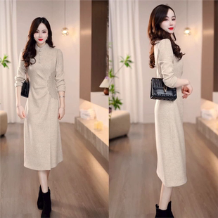 连衣裙2025新款今年流行爆款冬香槟杏立领修身时尚温婉优雅女装