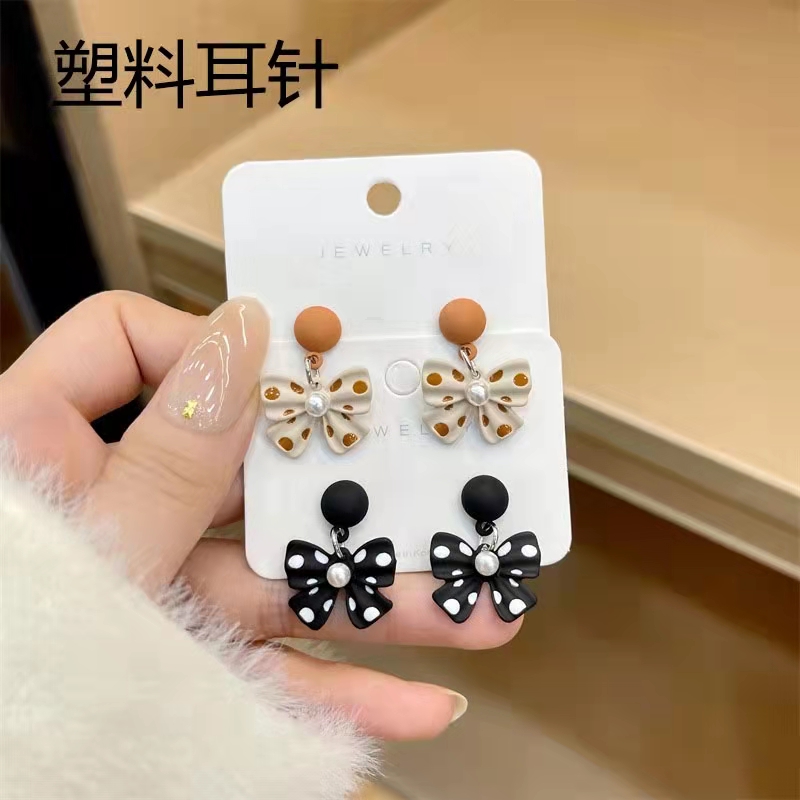 Ca其他合金女无塑料针耳钉防过敏