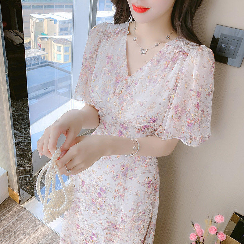 2026夏季新款碎花雪纺连衣裙法式初恋系高腰V领日常小清新仙女裙