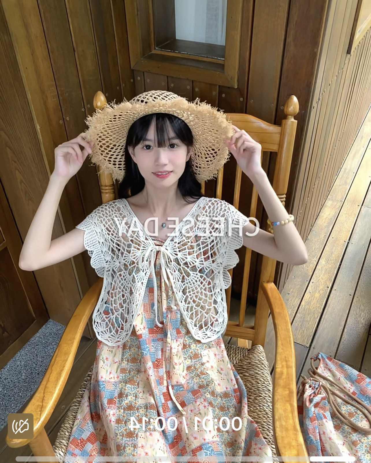 ins博主短款百搭纯手工编织薄款厚款钩花蝴蝶镂空系带小披肩马甲