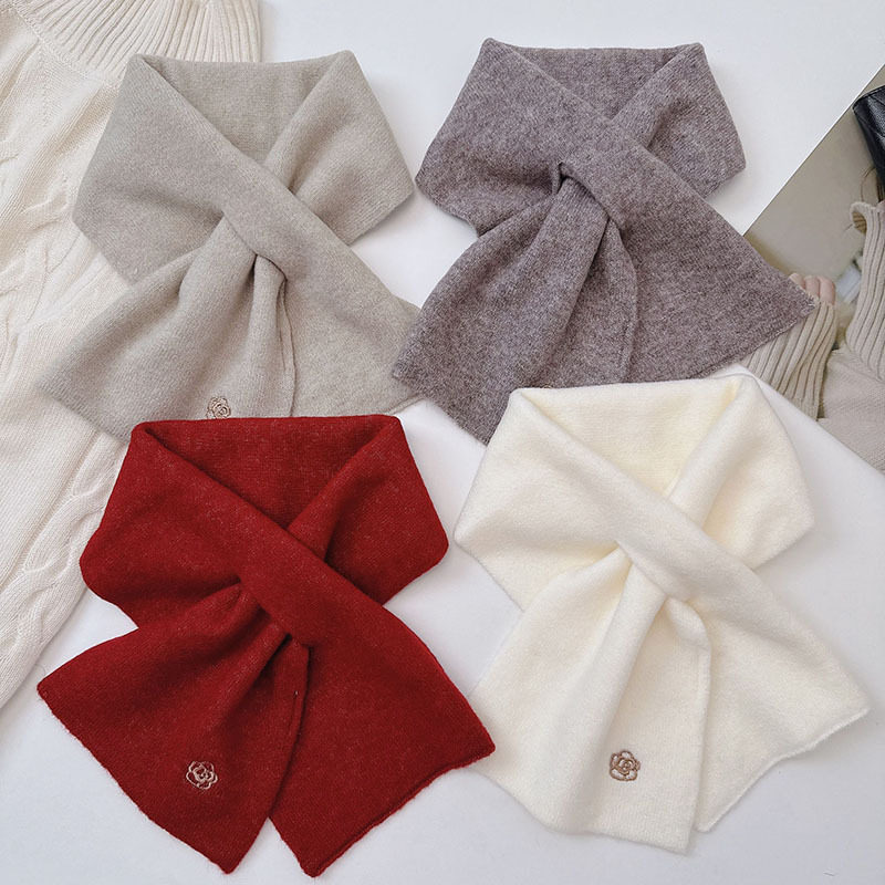 山茶花刺绣围巾女款2025新款围脖护颈轻奢高级感韩系可爱冬季保暖