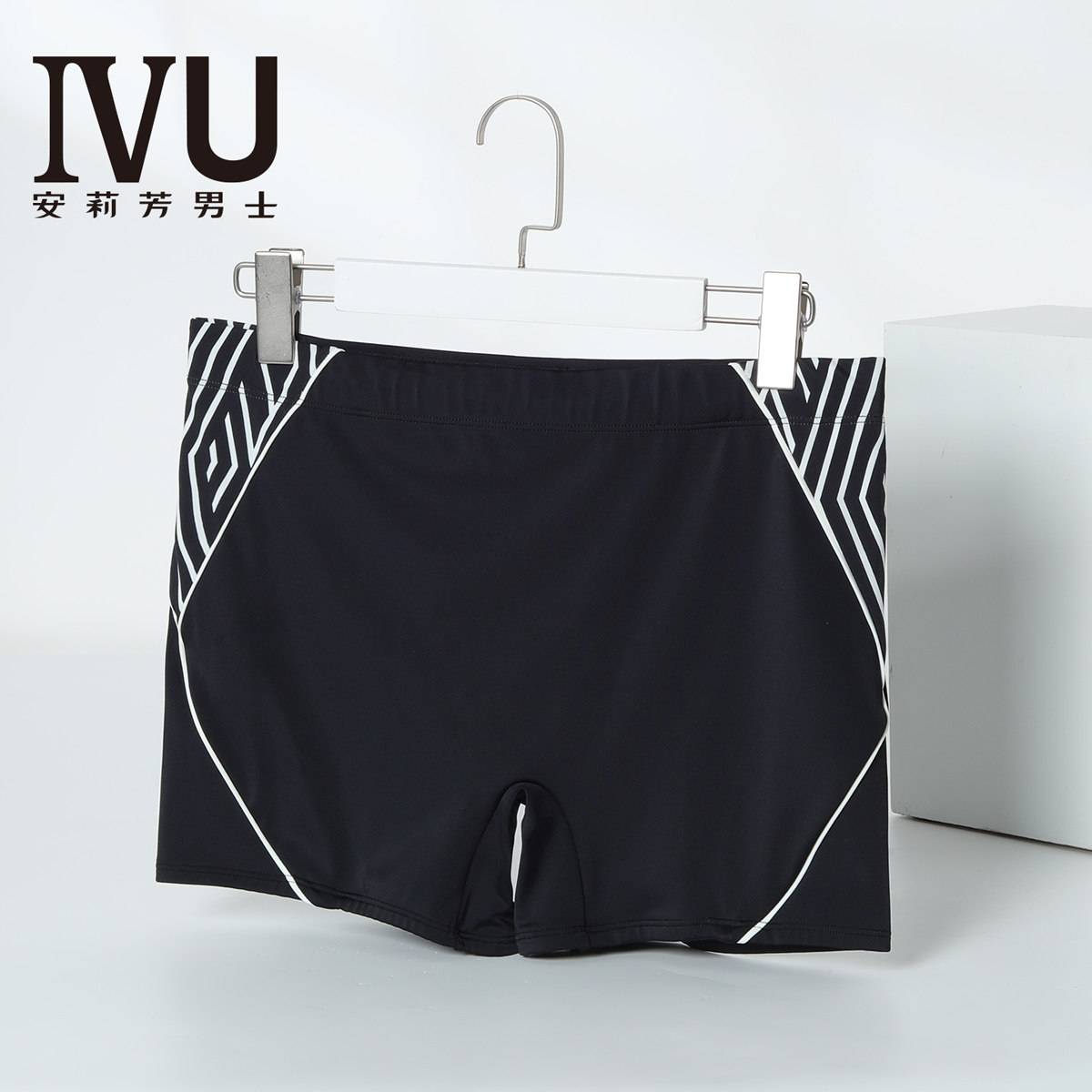 安莉芳旗下IVU男双层面料平角泳裤黑白撞色泳装时尚条纹印花泳裤