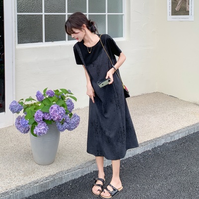 黑色拼接假两件连衣裙女2025夏季新款设计感气质显瘦遮肉T恤裙