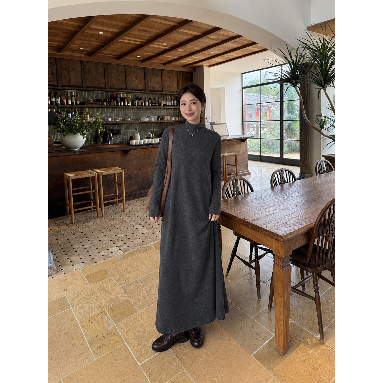 宽松连衣裙女长袖半高领过膝长款大码遮肉显瘦极简气质日常长裙子