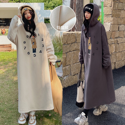 混纺面料人物时钟休闲风