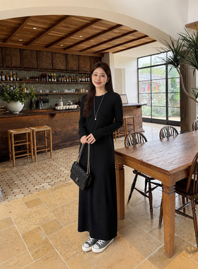 简约纯色长袖连衣裙女长款圆领宽松显瘦纯色气质通勤直筒打底长裙
