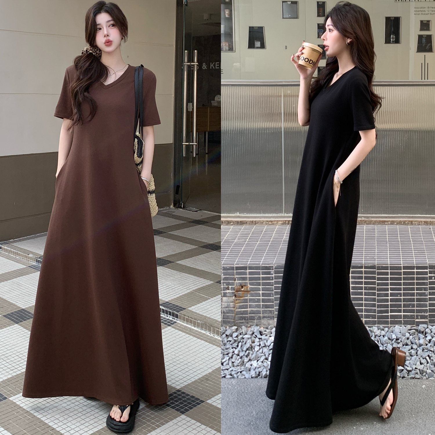 简约纯色V领T恤连衣裙女2025夏季新款过膝超长款遮肉显瘦短袖长裙