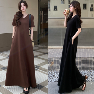 简约纯色V领T恤连衣裙女2026夏季新款过膝超长款遮肉显瘦短袖长裙