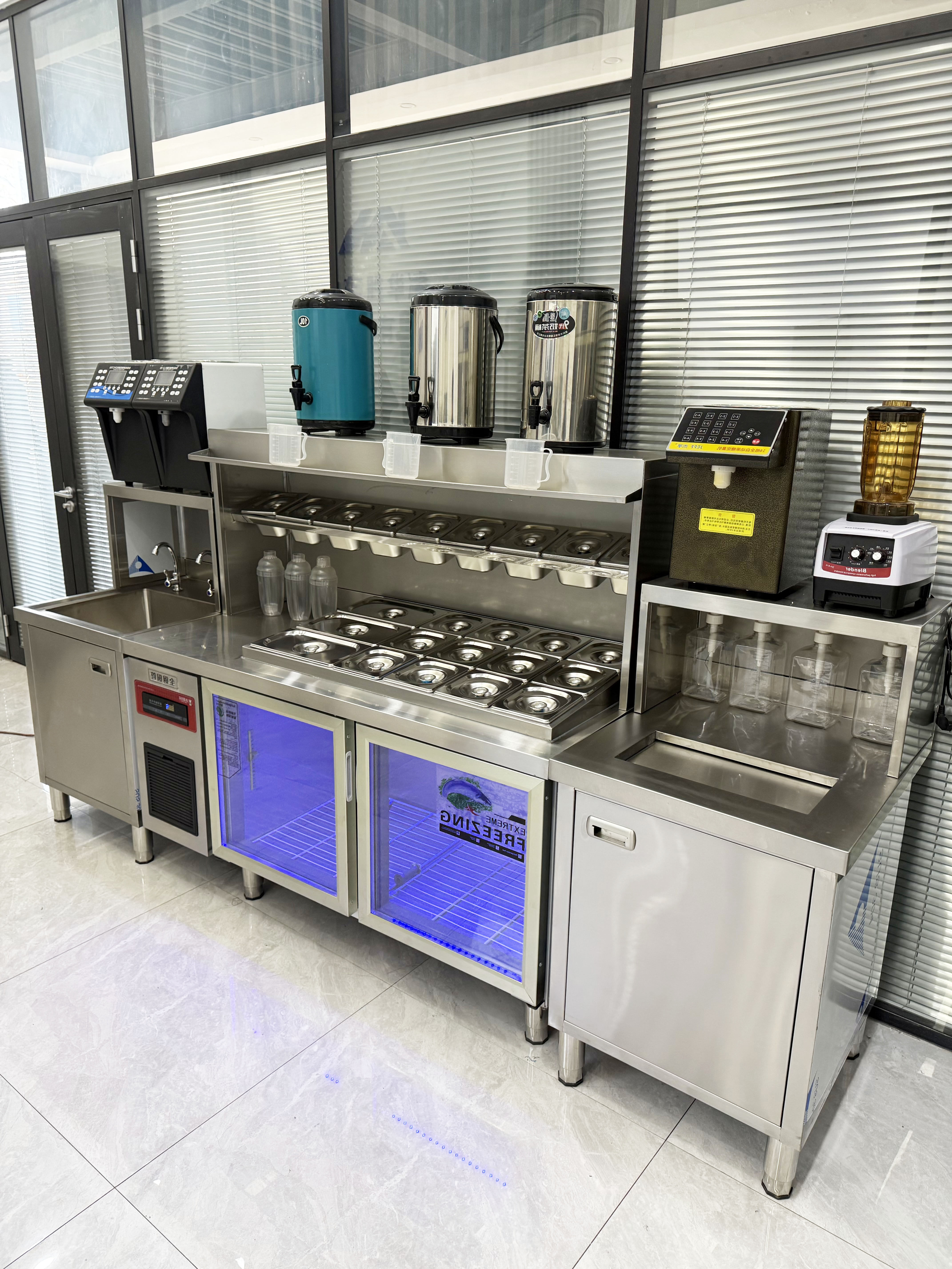Водный бар коммерческое оборудование для магазина чая с молоком полный комплект охлаждаемого рабочего стола машина для приготовления напитков с прорезями для кофейного салата Изображение 1