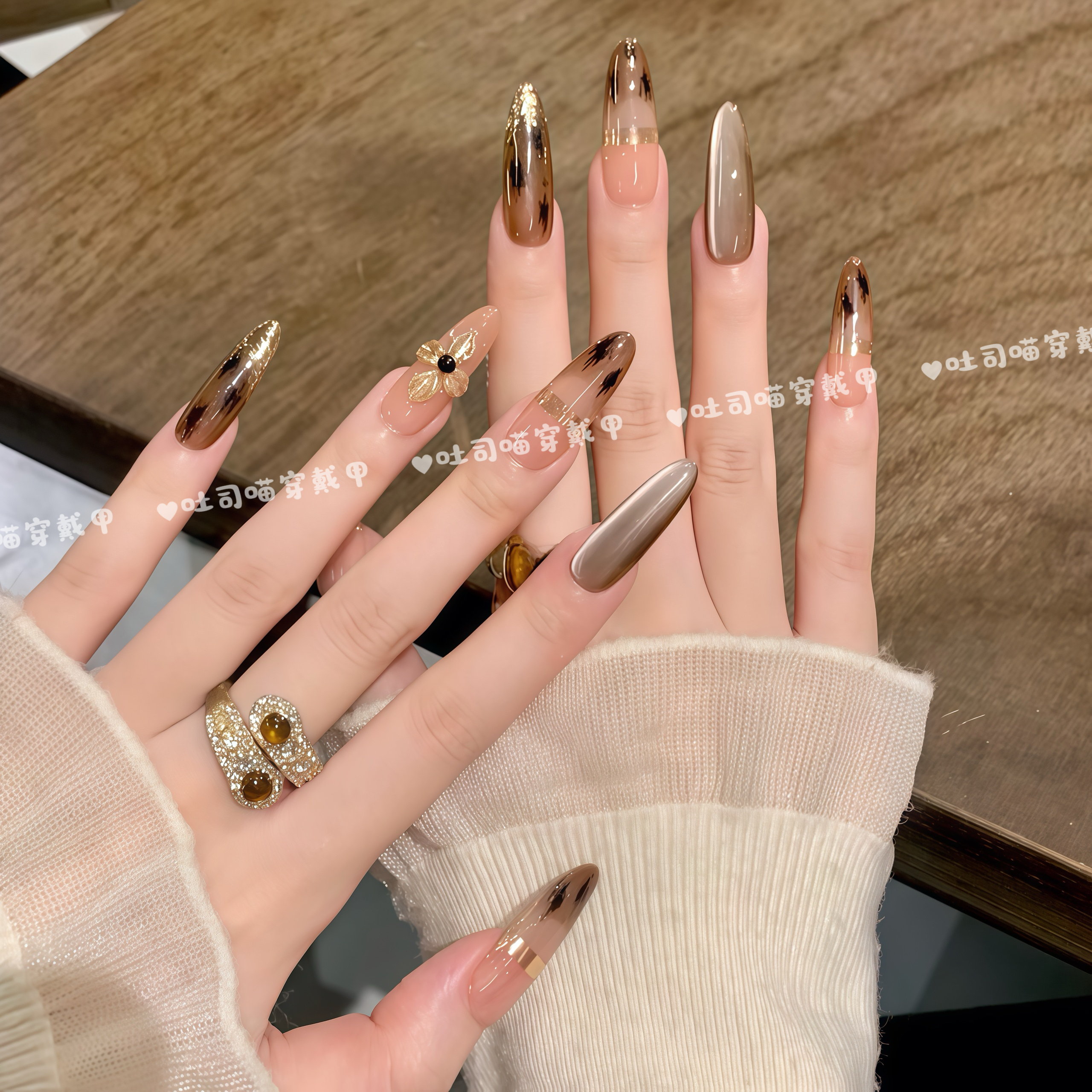 美甲秋冬新款手工穿戴甲短款琥珀猫眼法式立体雕花轻奢显白指甲贴