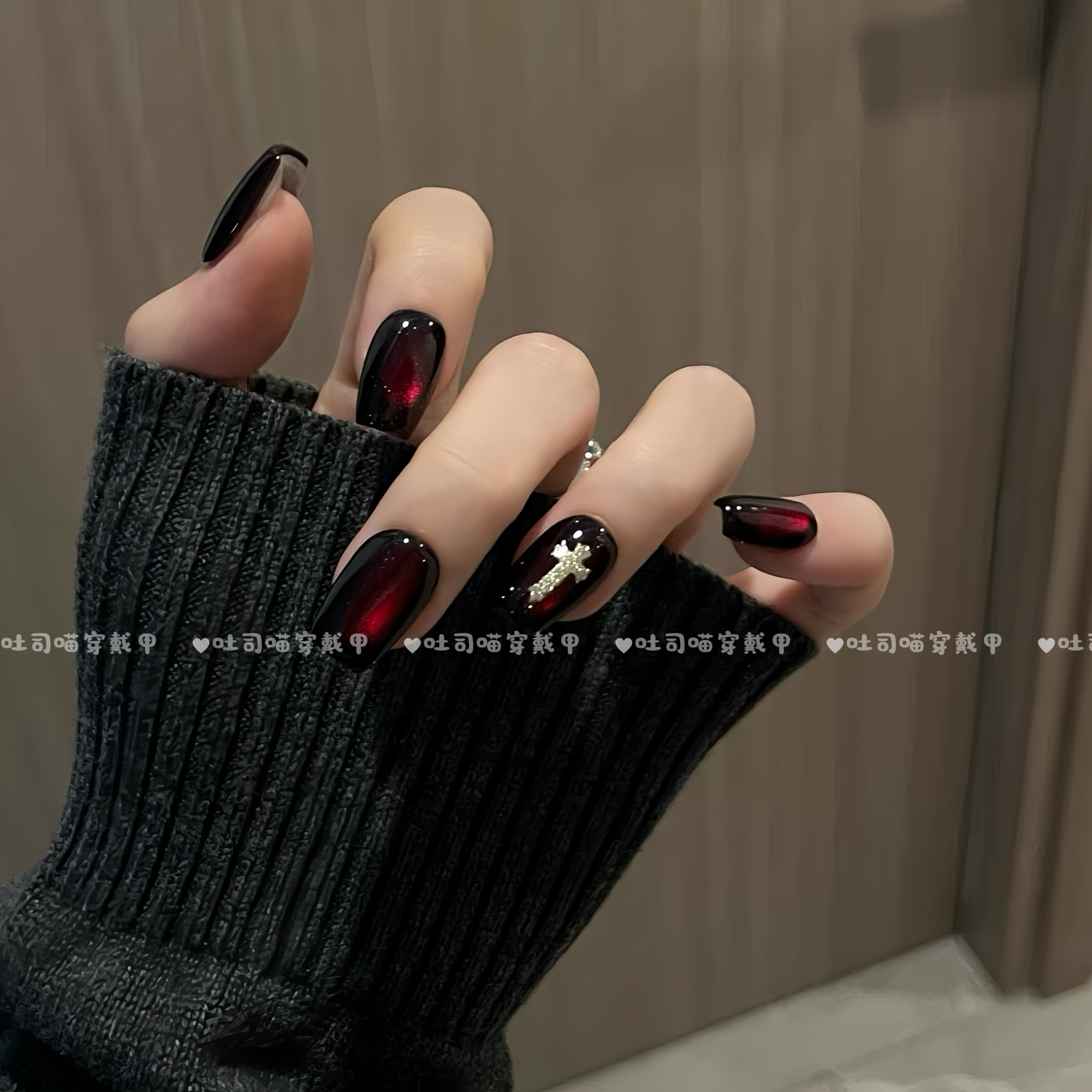 秋冬新款纯手工暗红十字架克罗心穿戴甲欧美辣妹短款美甲显白个性