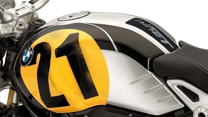 BMW拿铁油箱贴ninet鱼骨碳钎维