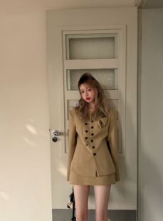 GOD财神2026早春新款 女清冷设计感双排扣花朵外套 重工小香套装