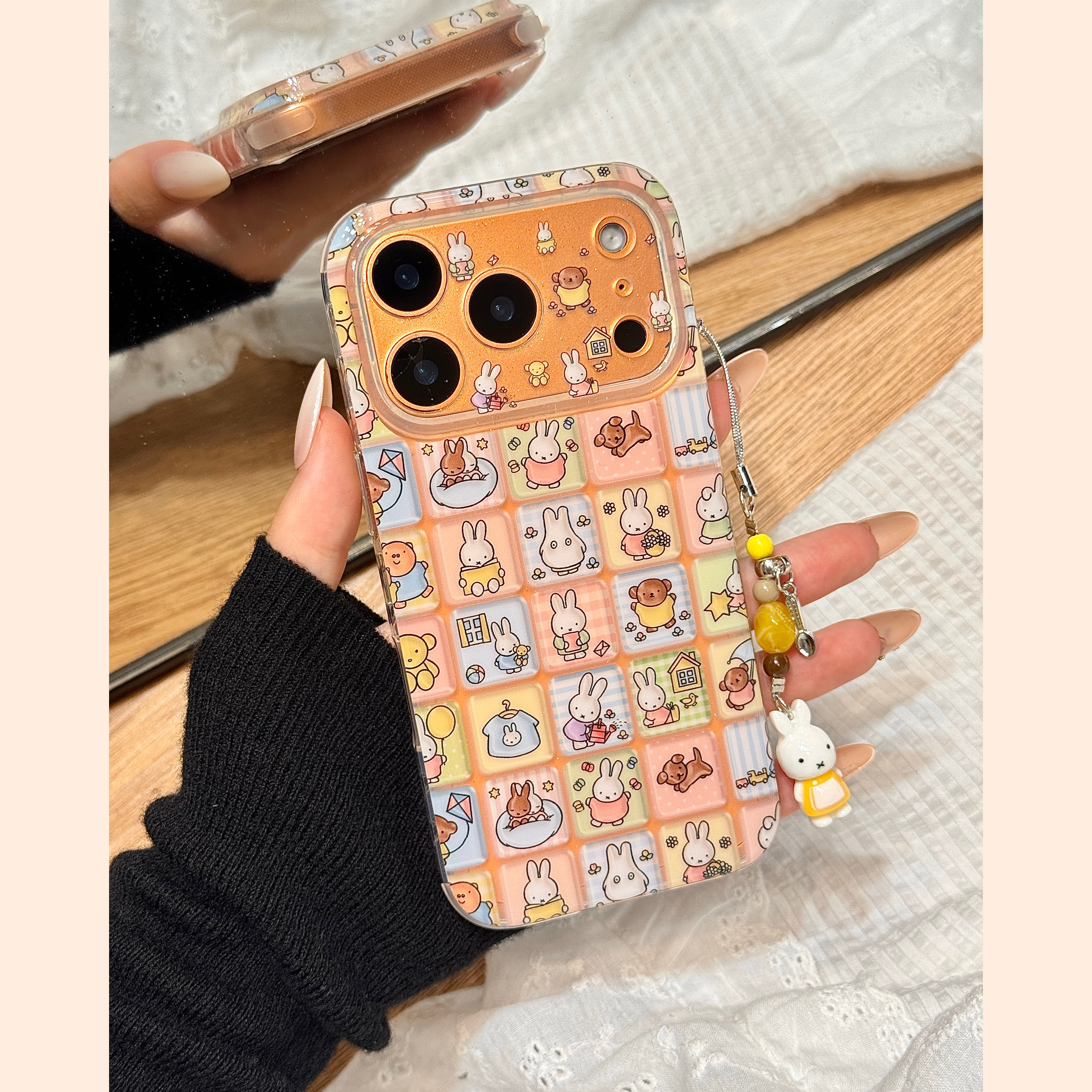ins少女心彩色宫格小动物米菲兔挂件适用于iphone17promax苹果14手机壳15新款16pro女13可爱17pm硅胶防摔软壳