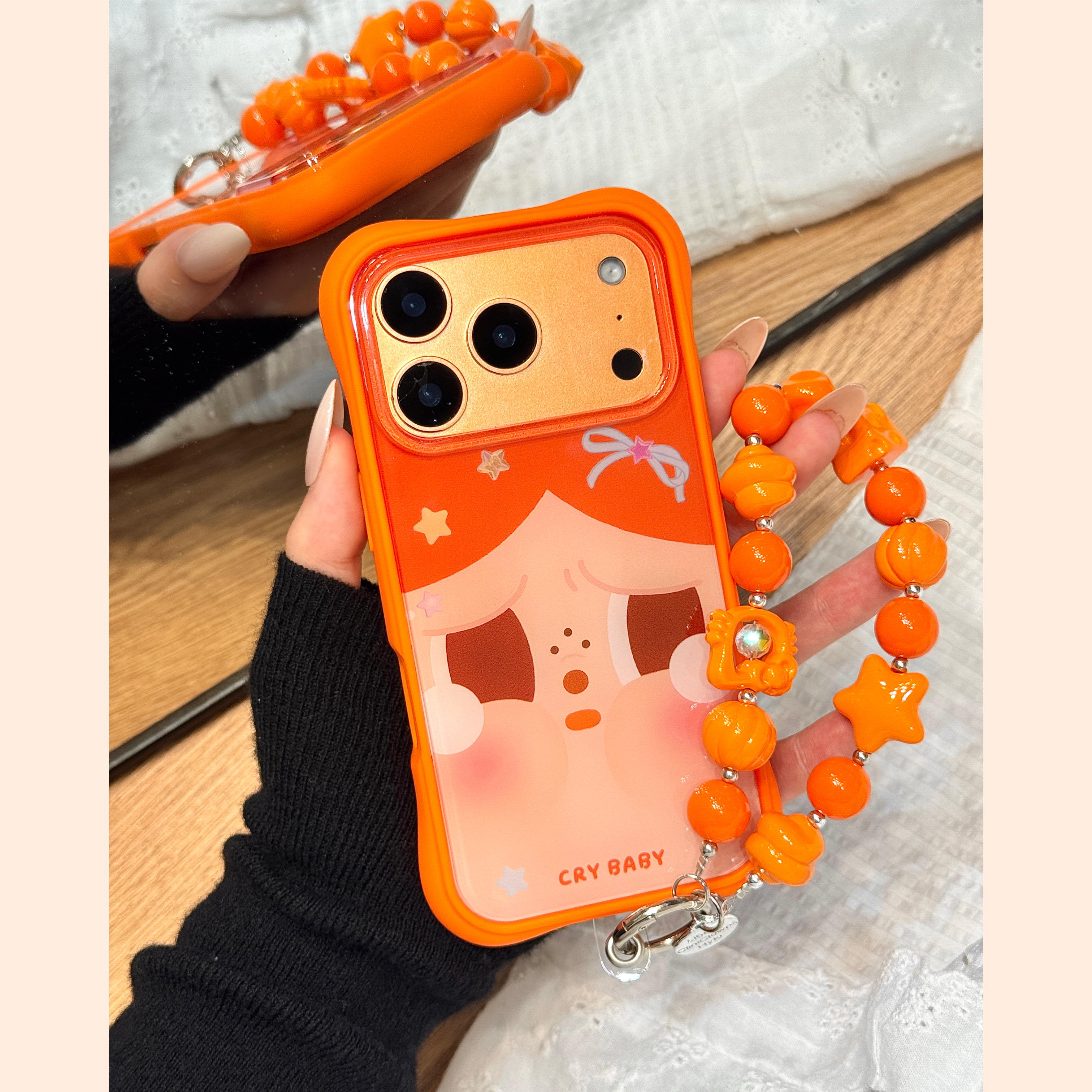 星宇橙色油画可爱大脸哭泣女孩手拎珠链适用于iphone17promax苹果14手机壳15新款16pro女13亚克力17pm防摔套