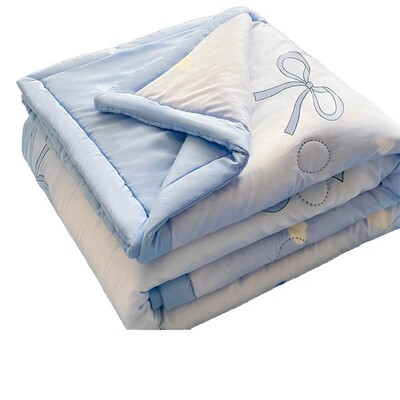 Summer by students, summer by coolness, thin blankets, air c