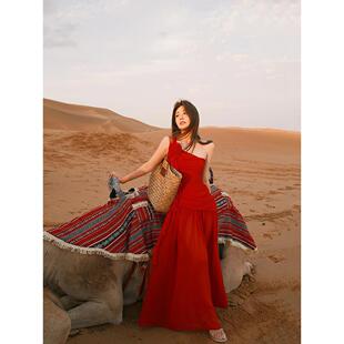 法式辣妹纯欲花朵斜肩红色连衣裙女西北敦煌沙漠旅游穿搭度假长裙