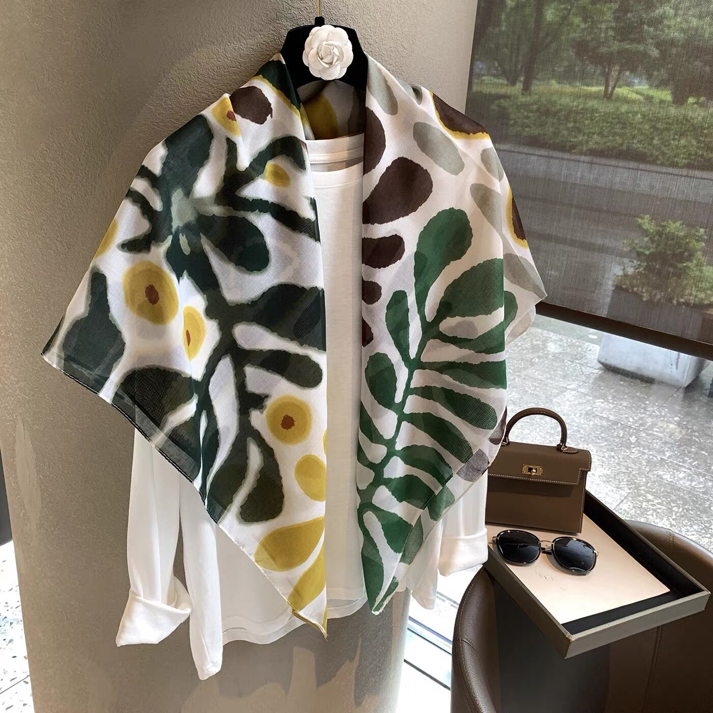 夏天外搭复古印花丝巾女夏季薄款百搭防晒披肩方巾时尚通勤三角巾图片