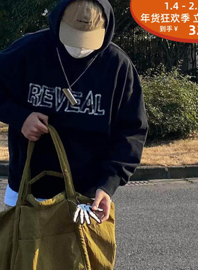 Reveal 袋鼠兜水洗破坏贴布刺绣帽衫 PASTING EMBROIDERY HOODIE