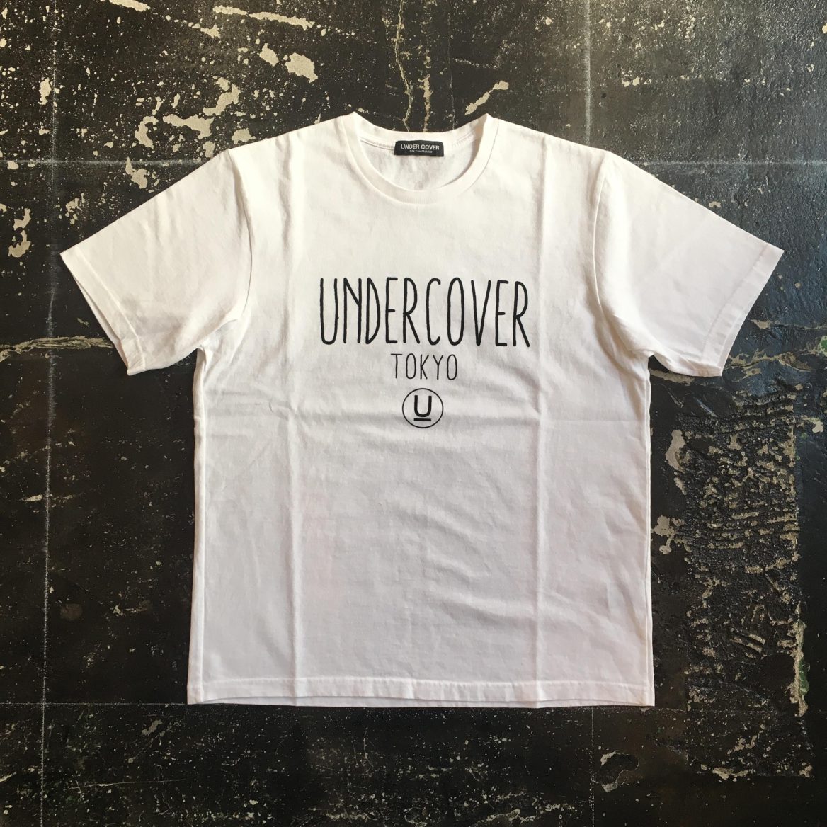ÏÖ»õ ³±ÍæÒÕ UNDERCOVER UC ºÚ°×Á½É«ÐØ¿ÚTOKYO×ÖÑùÄÐÅ®¿î¶ÌÐä