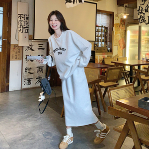 灰色休闲运动套装裙女入秋穿搭一整套韩系慵懒风超好看卫衣半身裙图片