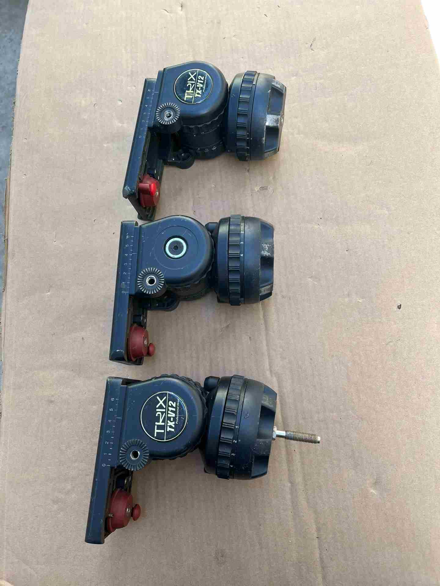 询价拍货 出售TRIX TX-V12摄像机云配台件3台