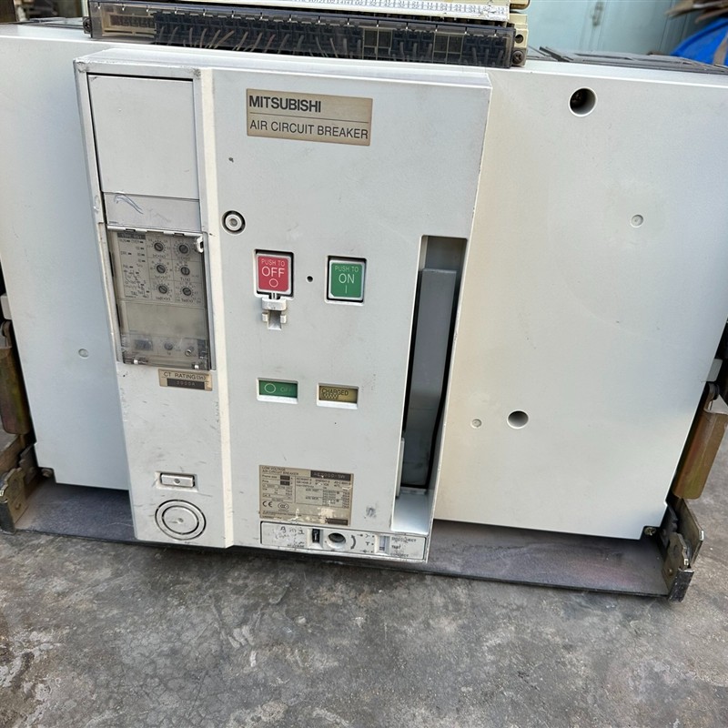 议价 AE2000-SW 断路器。