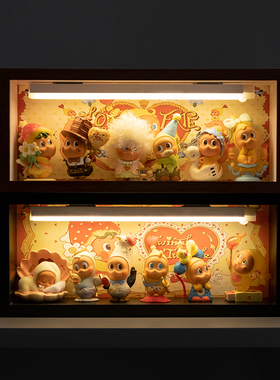 适用星星人怦然心动手办盲盒收纳展示柜防尘相框发光装饰摆件