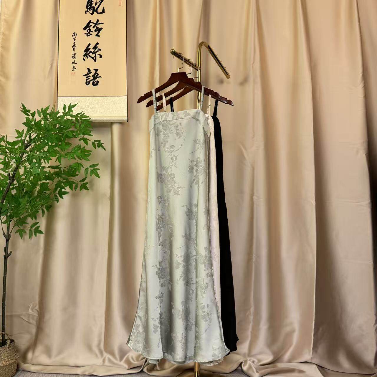【棠梨-吊带裙】新中式 缎面刻花花萝 斜裁吊带裙