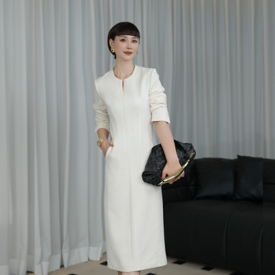 淡人穿搭高端醋白色长款连衣裙