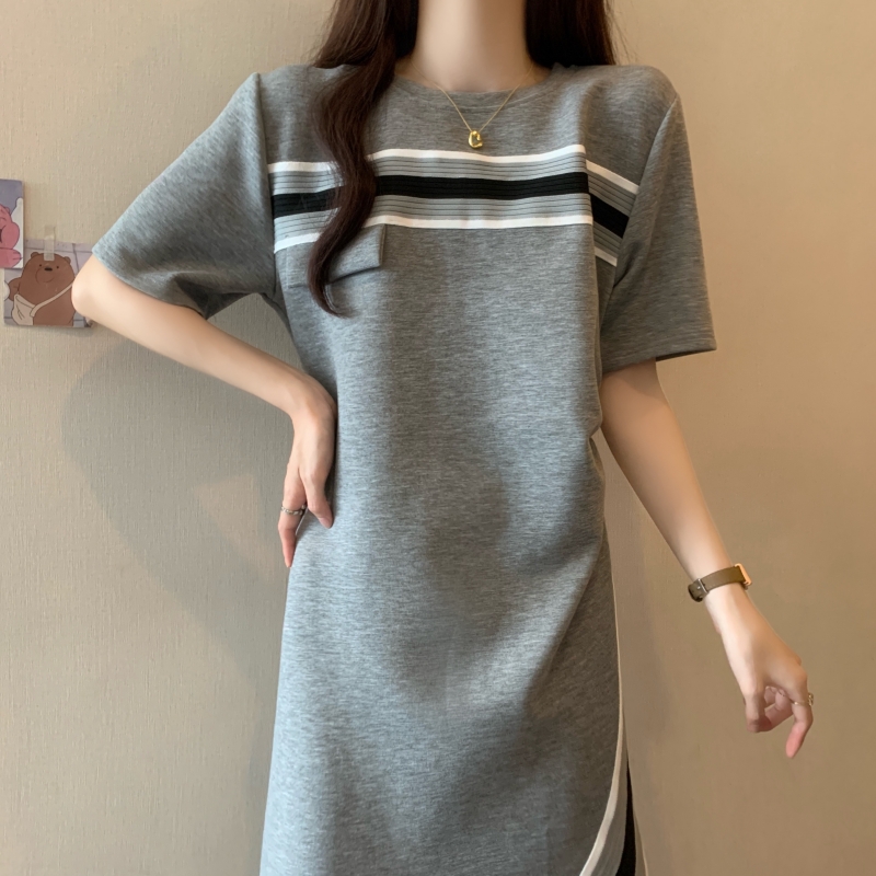 大码胖mm冷淡系独特别致2024夏季新款条纹开叉T恤裙遮肉连衣裙女