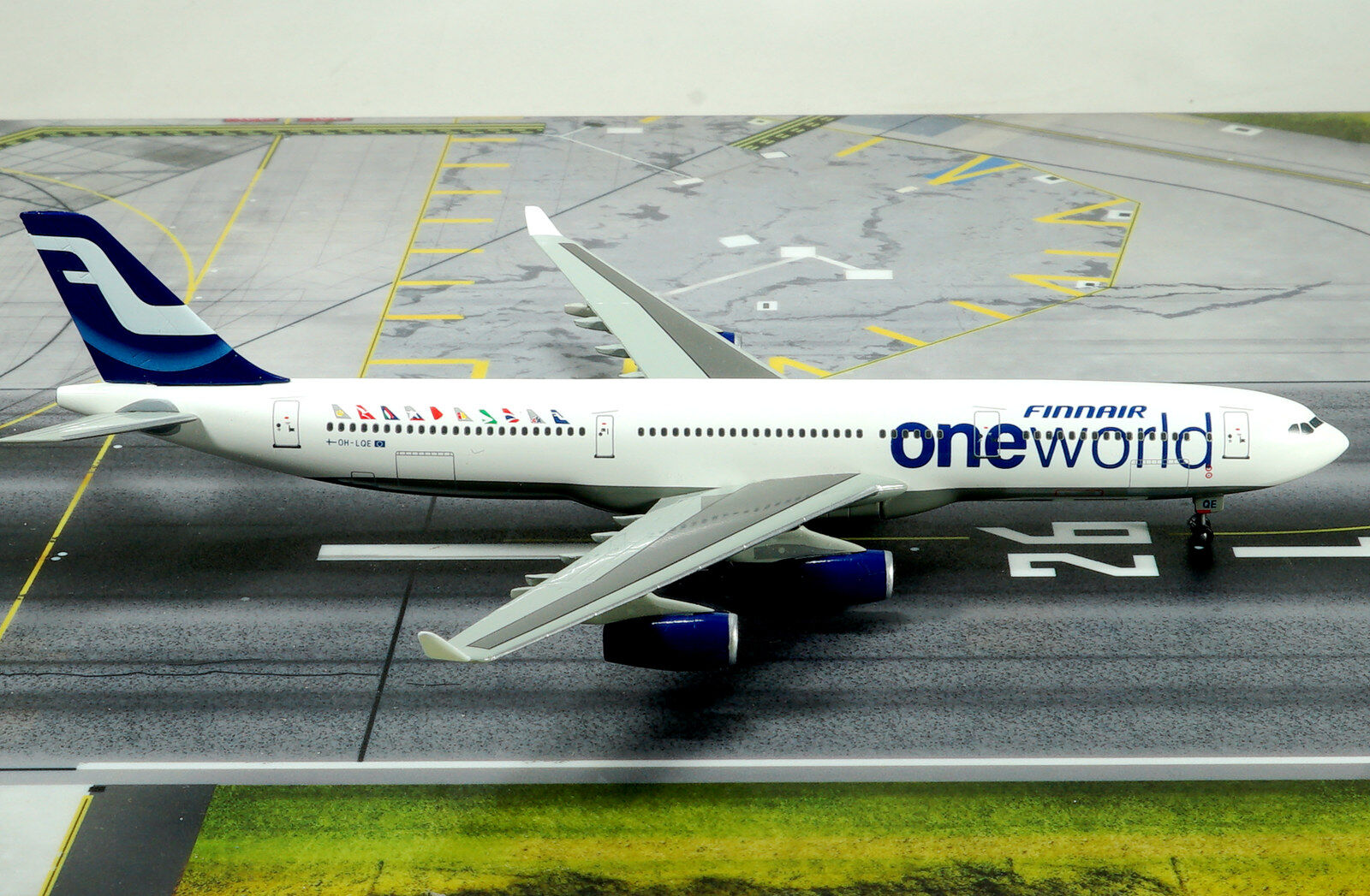 dragon dw 1:400 芬兰航空 空客 a340-300 寰宇一家涂装 oh-lqe摆
