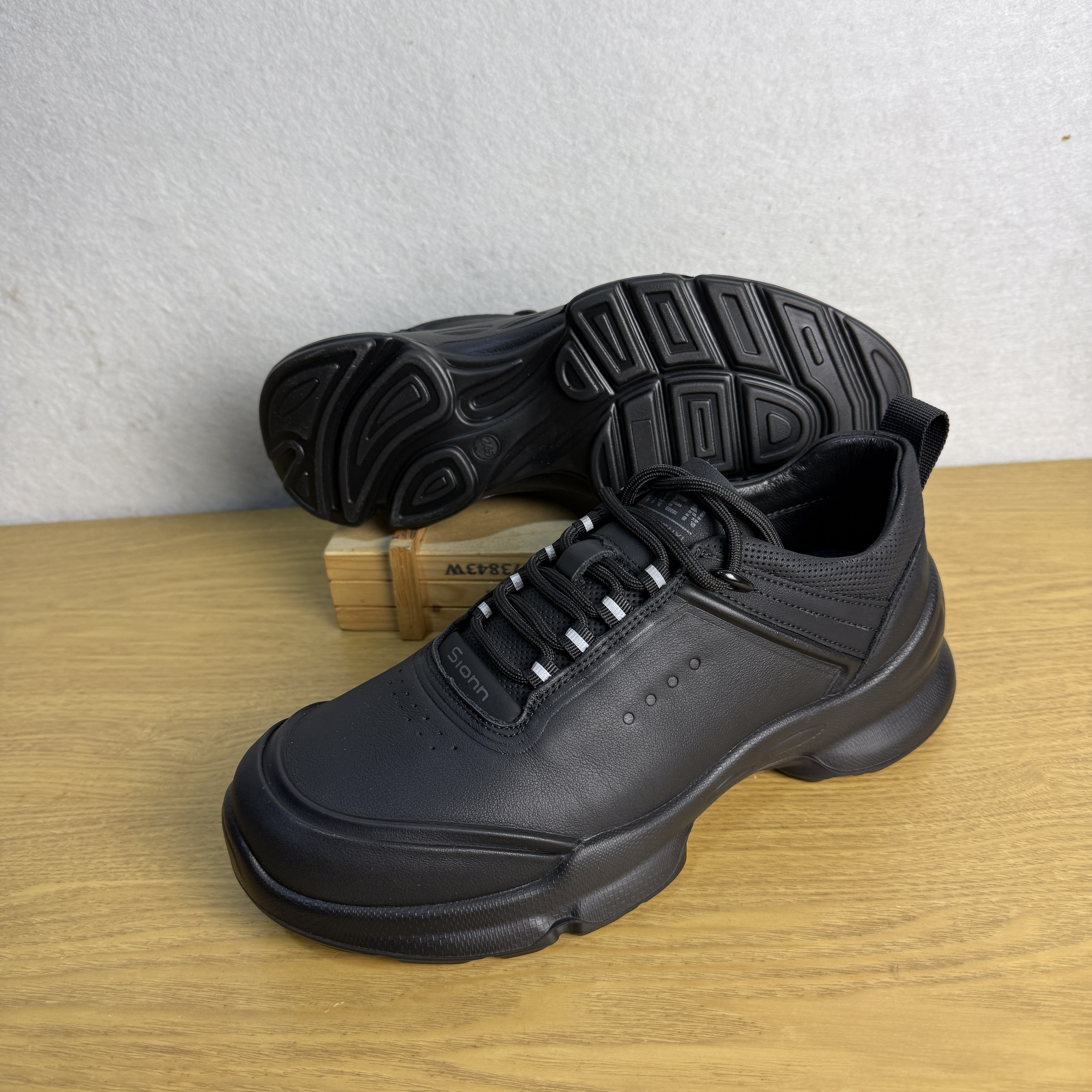 外贸头层牛皮厚底轻盈减震运动休闲鞋真皮透气舒适户外旅行健步鞋