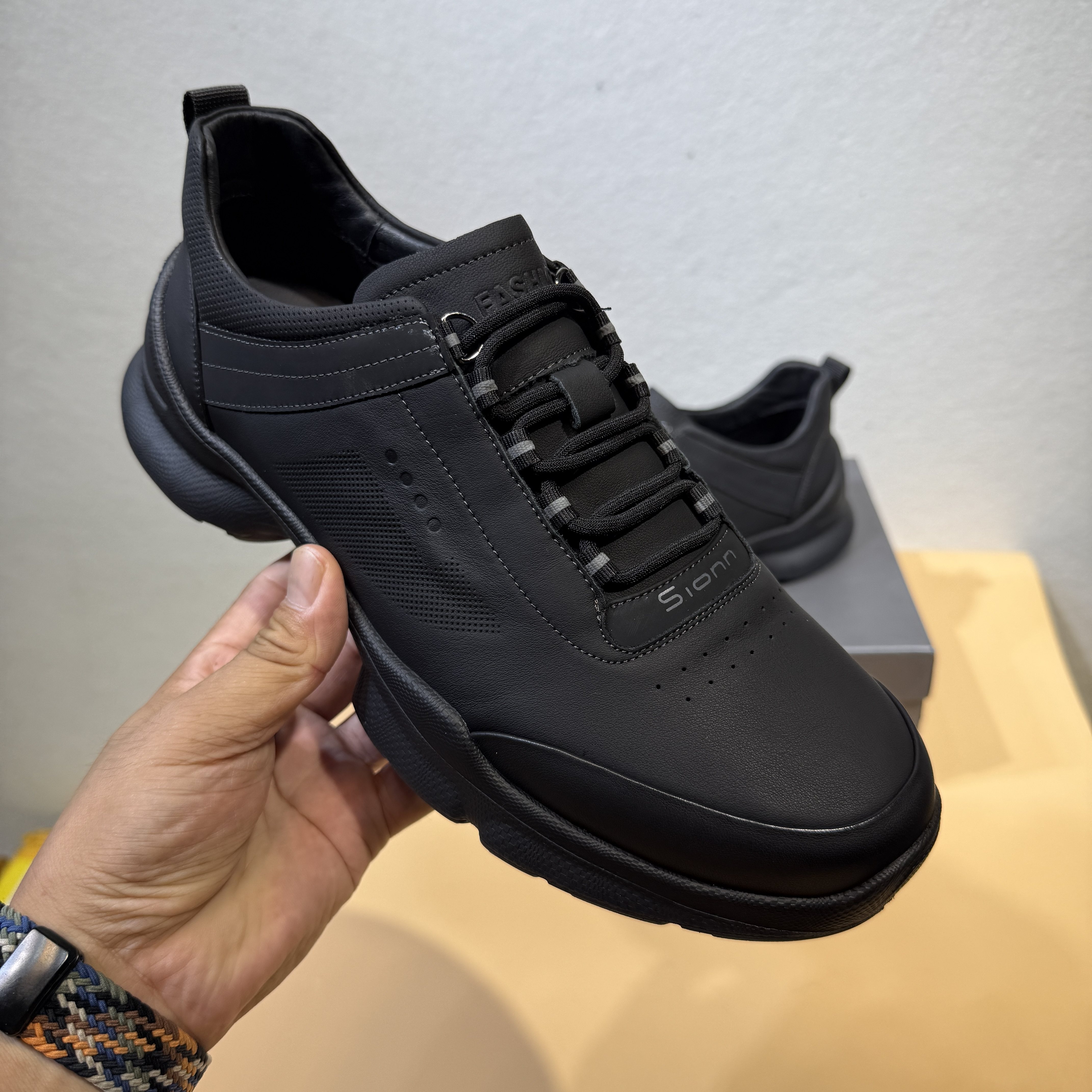 外贸头层牛皮厚底轻盈减震户外运动休闲鞋加肥加大秋季户外徒步鞋