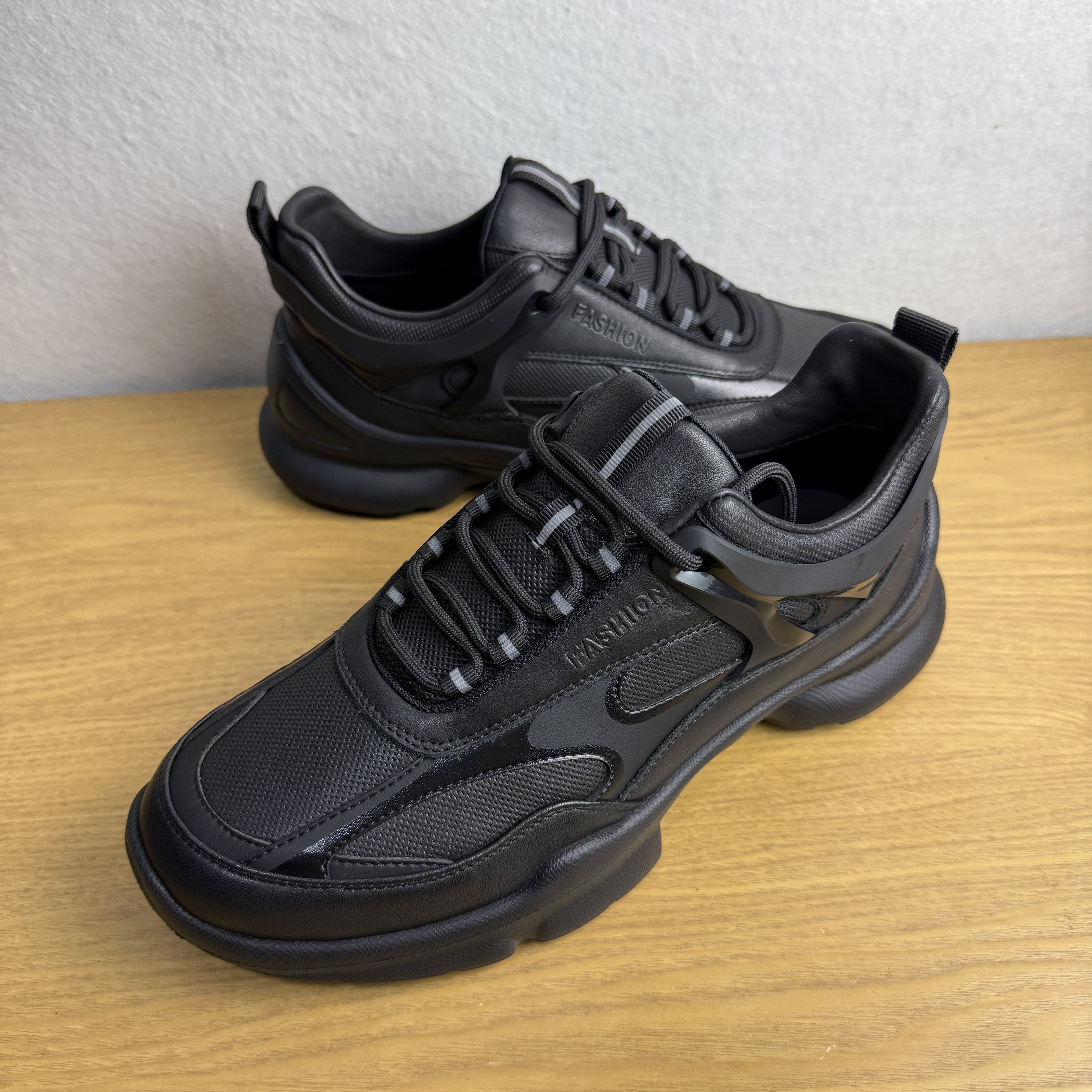 外贸头层牛皮厚底轻盈减震运动休闲鞋真皮压花青年秋季户外健步鞋