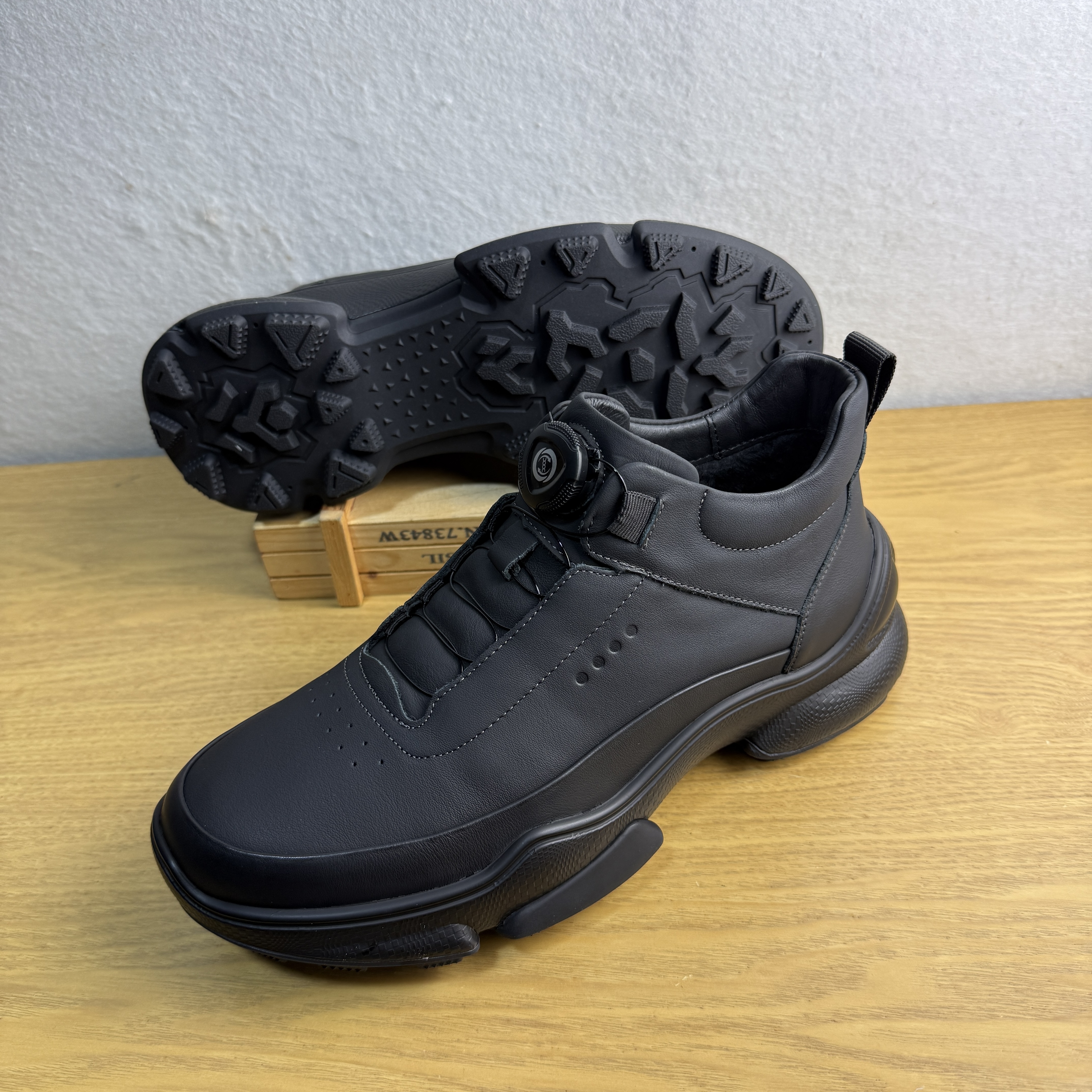 外贸头层牛皮厚底加绒保暖运动休闲鞋男螺旋扣秋冬防寒防滑健步鞋