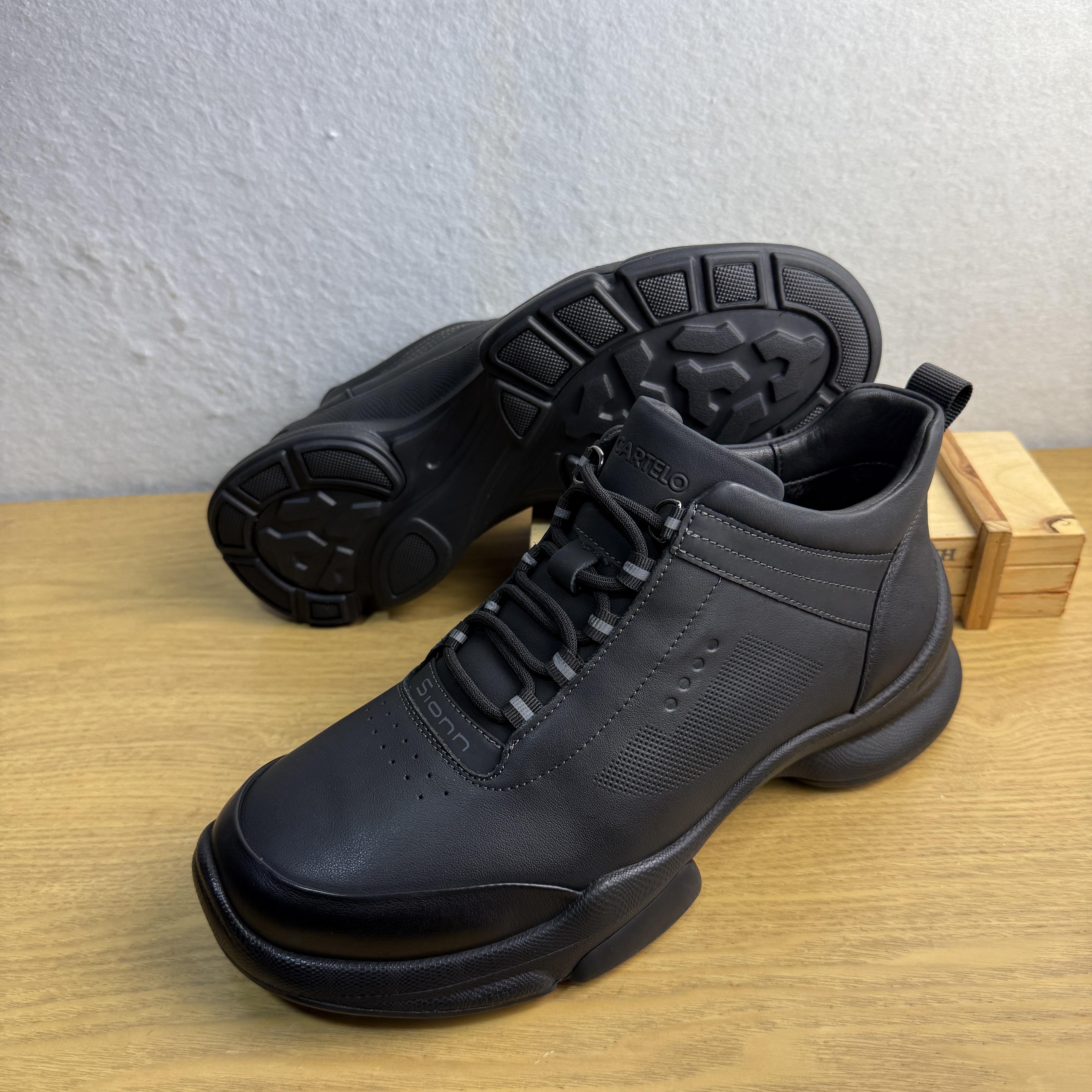 外贸头层牛皮厚底加绒保暖运动休闲鞋秋冬户外防寒防滑中帮健步鞋