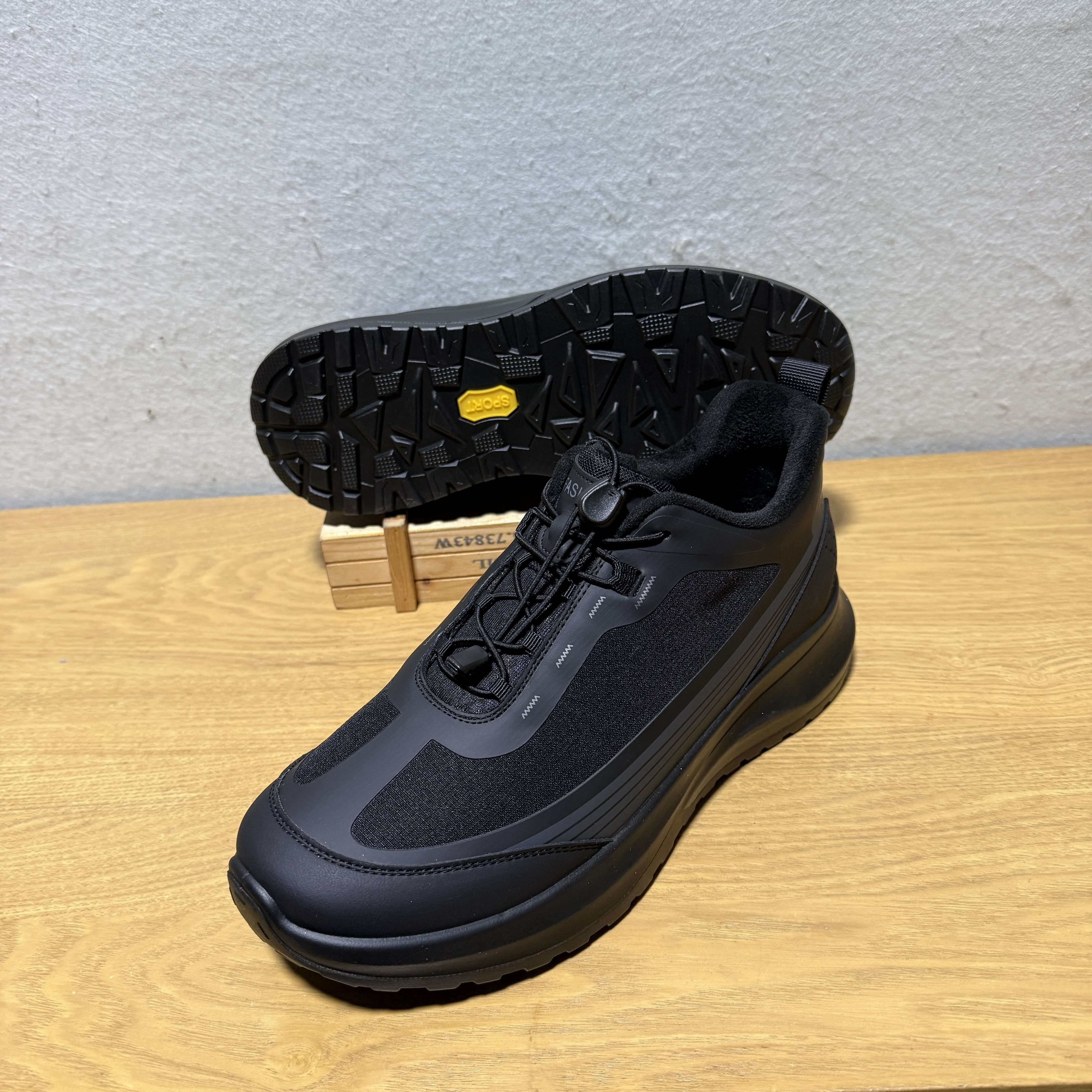 外贸休闲鞋男2025秋冬商场同款加绒保暖厚底通勤运动鞋户外健步鞋