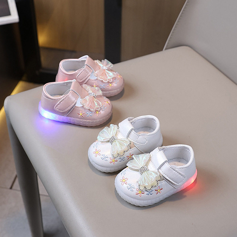 带灯春秋女宝宝鞋子女童童鞋软底