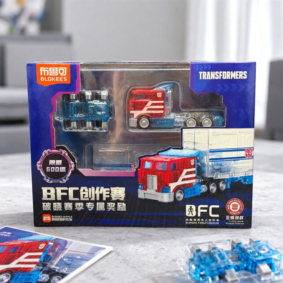 擎天柱车厢变形限定吊卡玩具