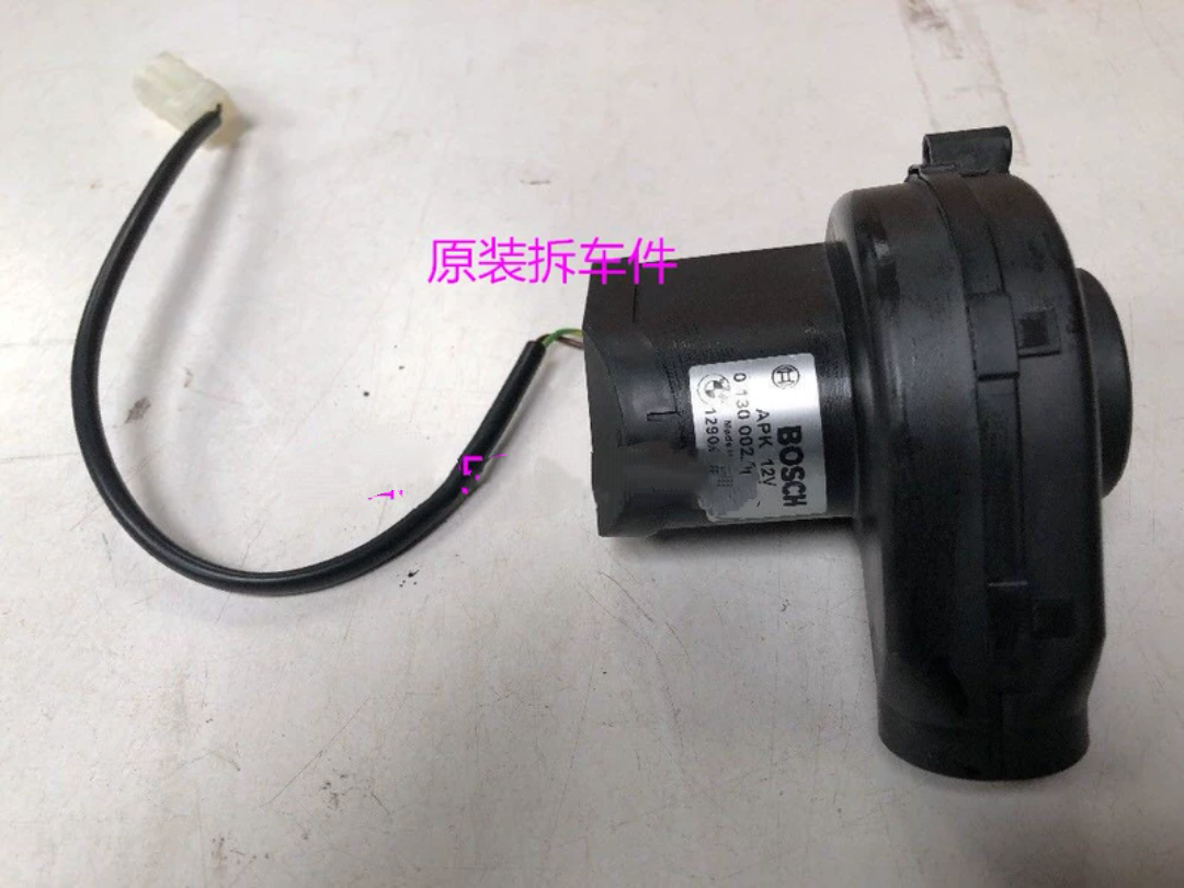 适用宝马E60 M54 520 525 530 540 e46 318 Z4电控箱风扇电机马达