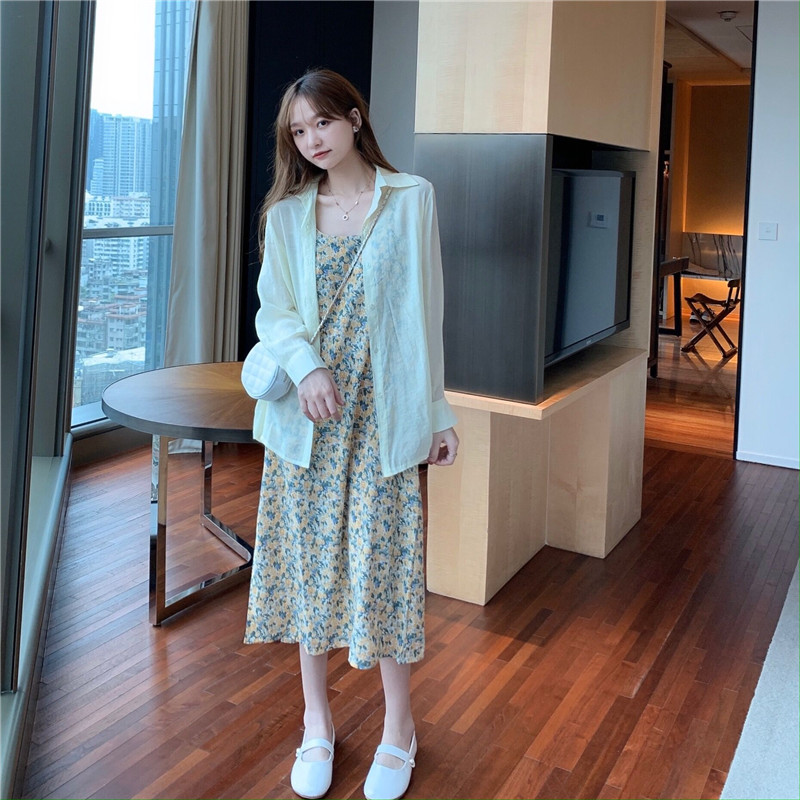 A two-piece set of soft wind suspender dress and sunscreen shirt