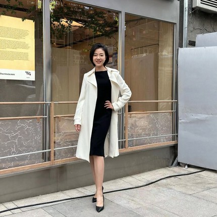 THEORY女装三醋酯垂坠感宽松无扣翻领风衣外套配腰带J0709411