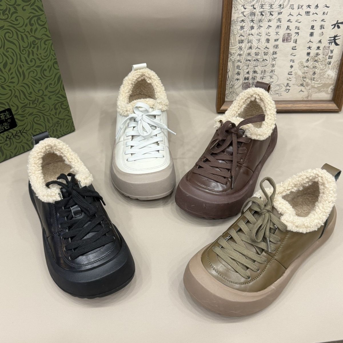 2025秋冬新款真皮牛皮女鞋加绒妈妈软底豆豆脚蹬复古乐福鞋毛毛鞋