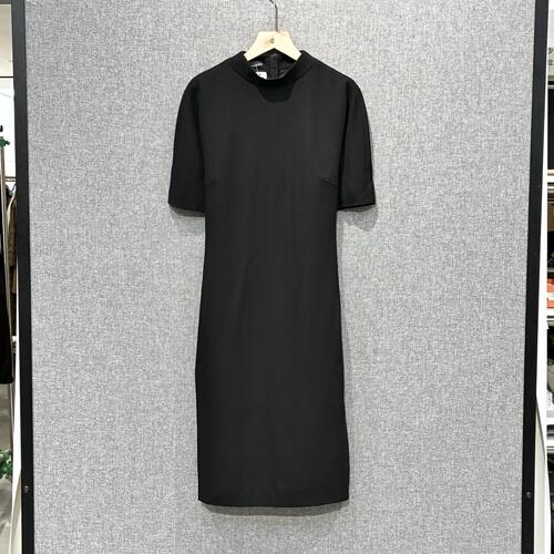万物二奢 99新 GIADA/迦达 黑色半高领弹力绉面料短袖连衣裙42码