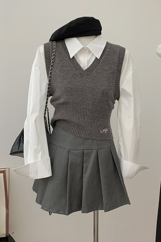 2023新款v领毛衣女春秋慵懒高级短款学院风马甲无袖针织衫