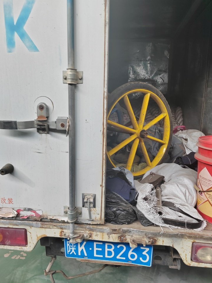 1月1日鄂尔多斯陕KEB263号轻型厢式货车一台网络拍卖公告