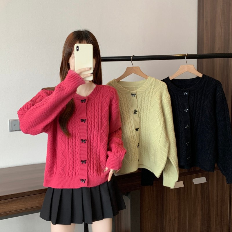 实拍~ 大码胖MM秋冬新款圆领麻花蝴蝶结扣正肩长袖开衫毛衣外套