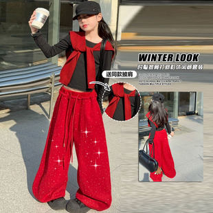 欧洲站女童加绒套装冬装2026大童年货披肩上衣满钻红色卫裤弯刀裤